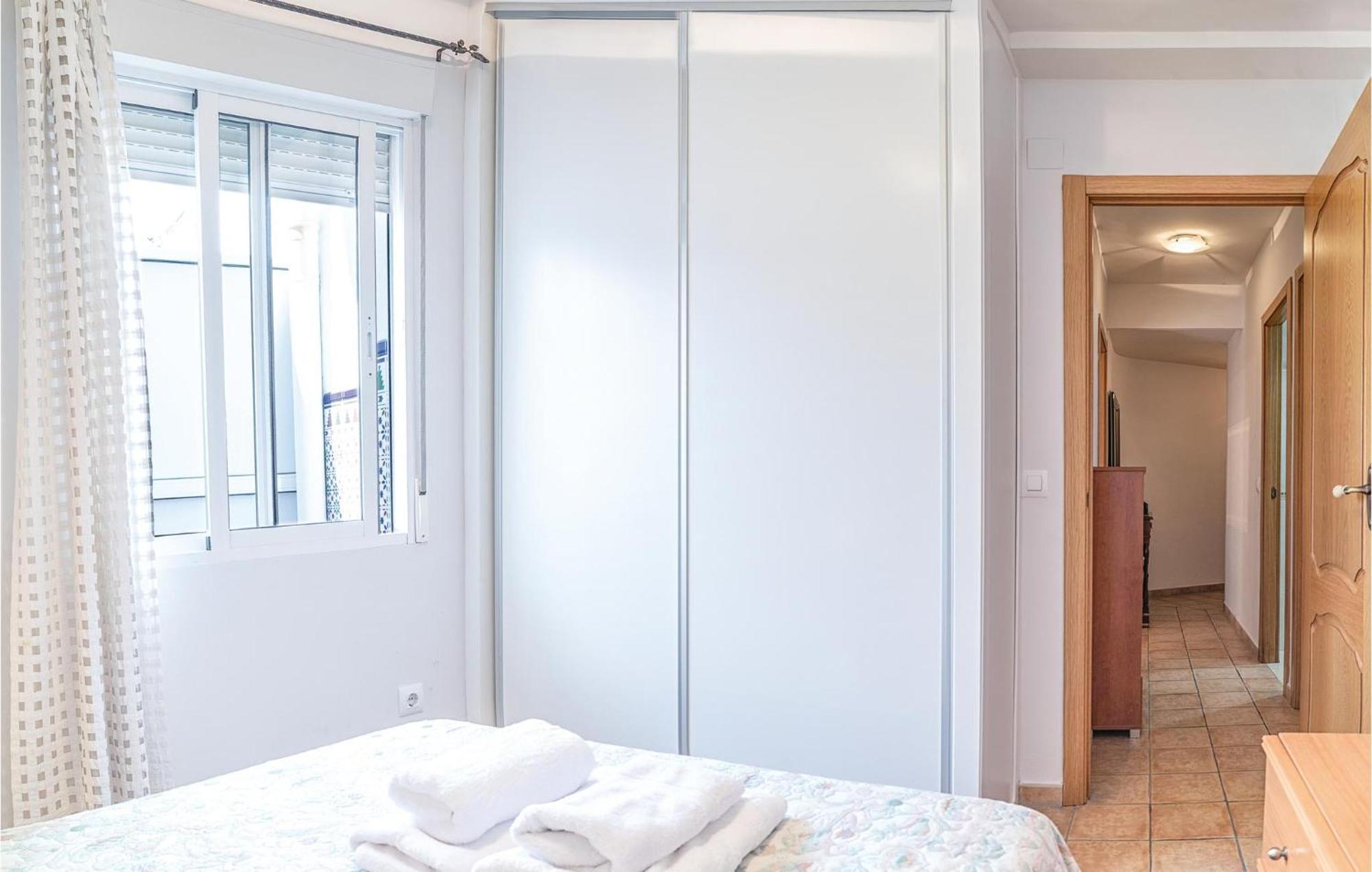 Beautiful Apartment In Cordoba With Kitchenette Dış mekan fotoğraf
