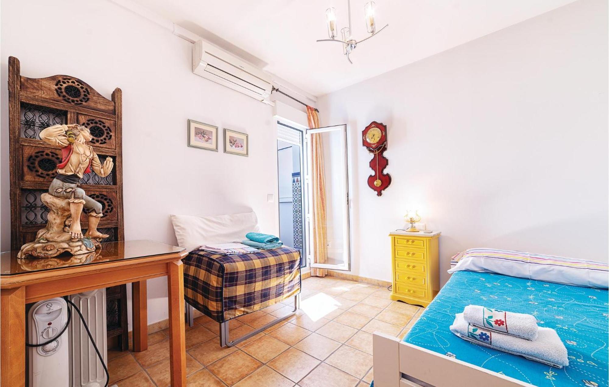 Beautiful Apartment In Cordoba With Kitchenette Dış mekan fotoğraf